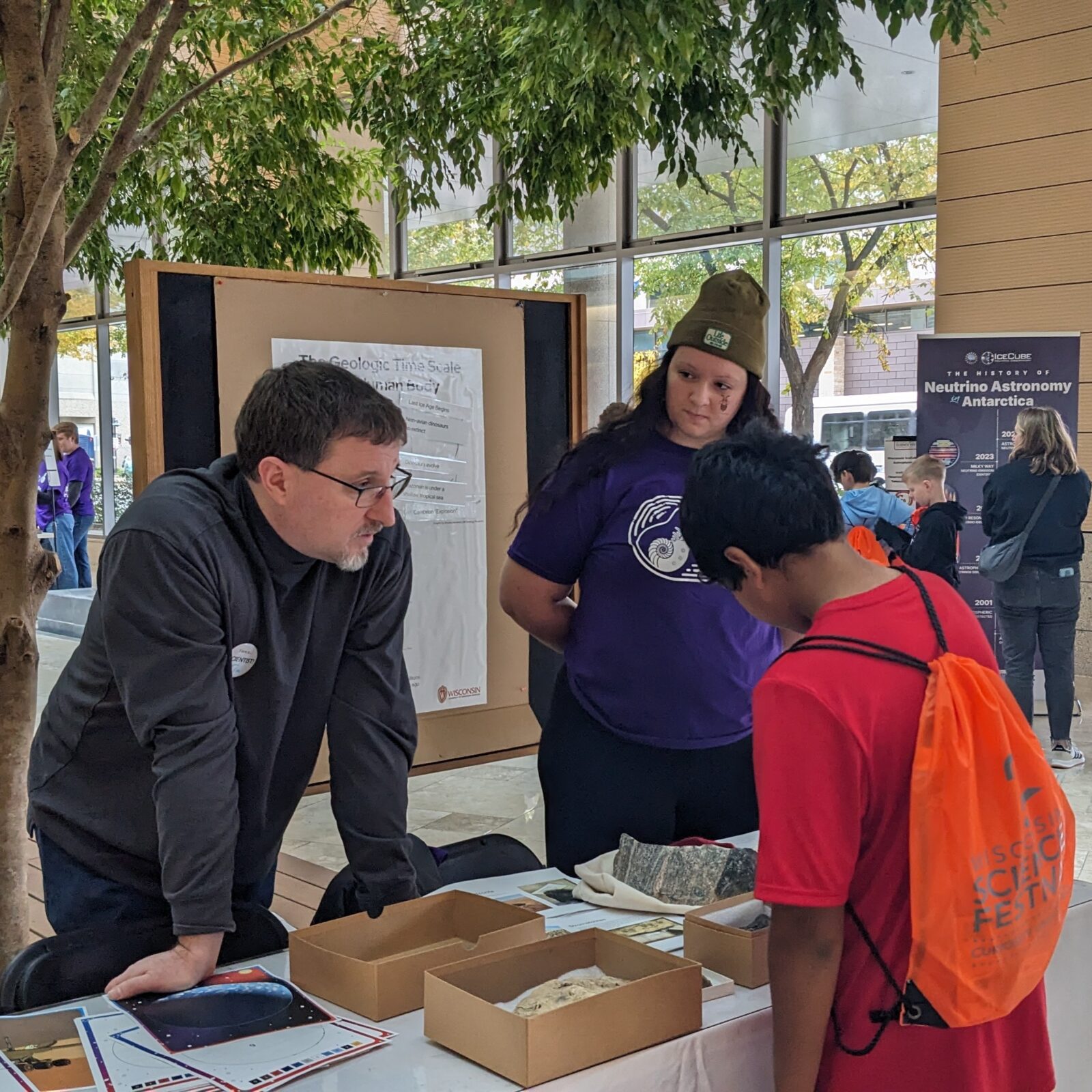 WiCOR members share about rock samples with an interested field trip expo attendee